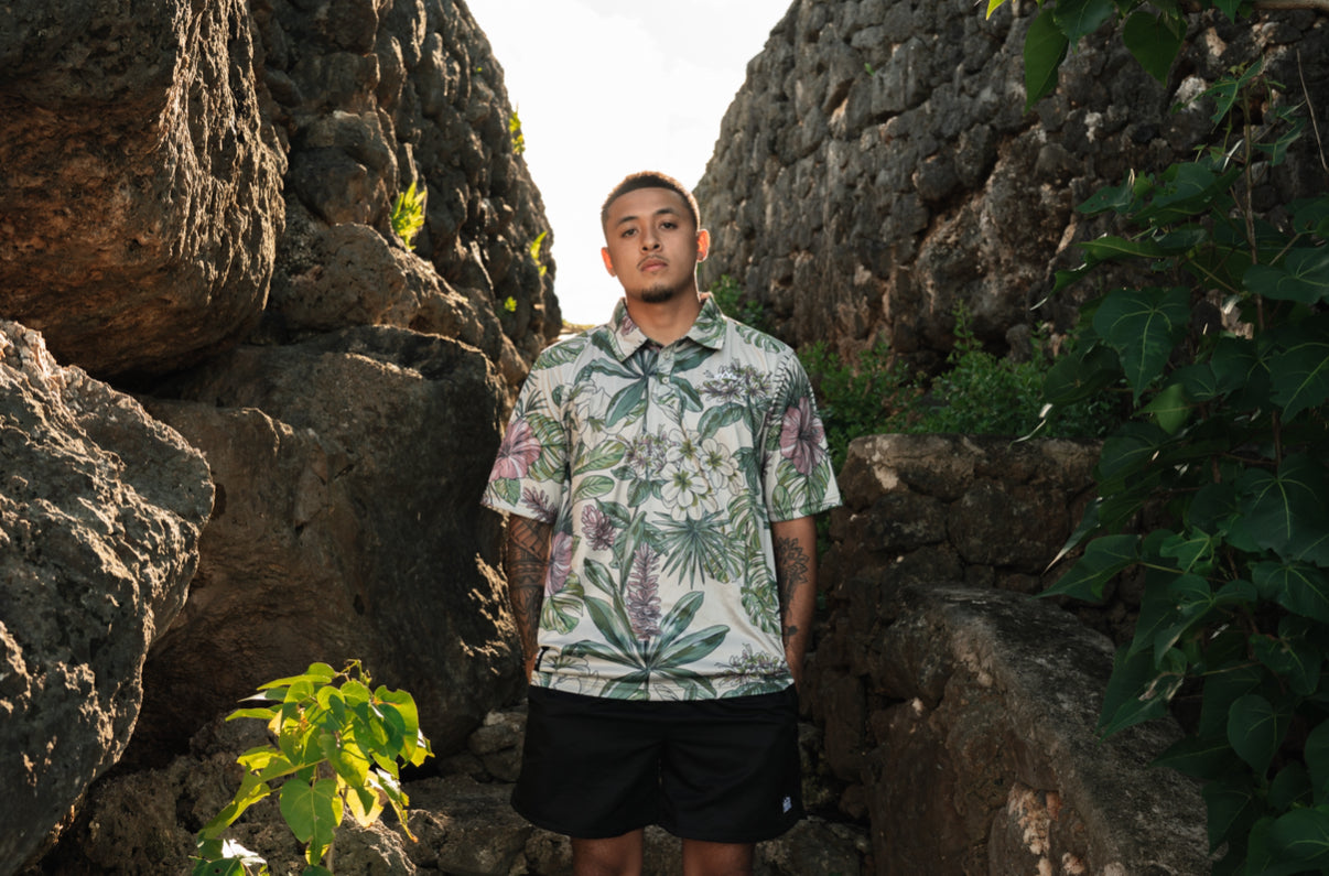 Solo Logo Performance Polo - Tropical on Tan