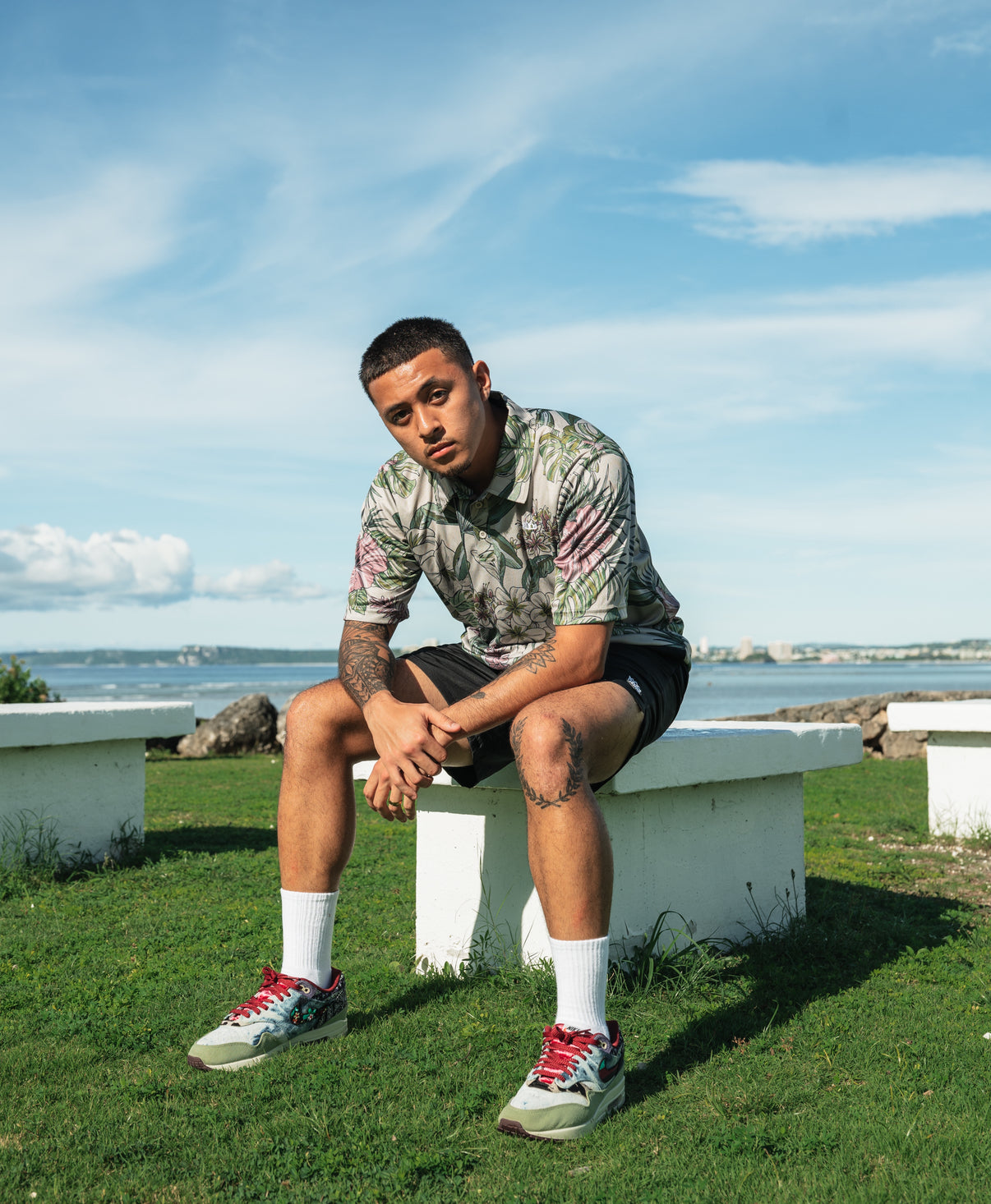 Solo Logo Performance Polo - Tropical on Tan